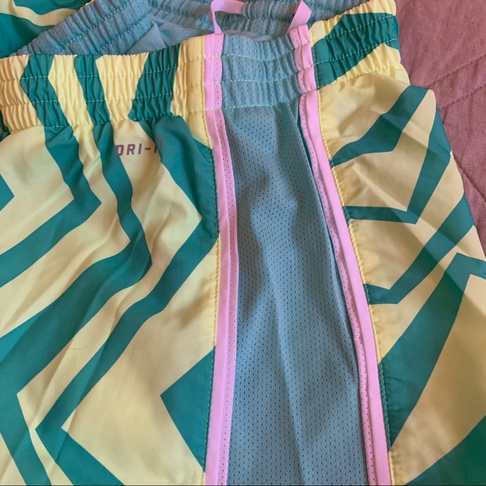 Nike Running Shorts - Picture 3 of 3
